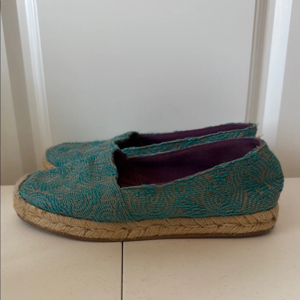 *MYMU ESPADRILLES TEAL & TAN WOVEN FLATS ( sz US 5 or Euro 36)